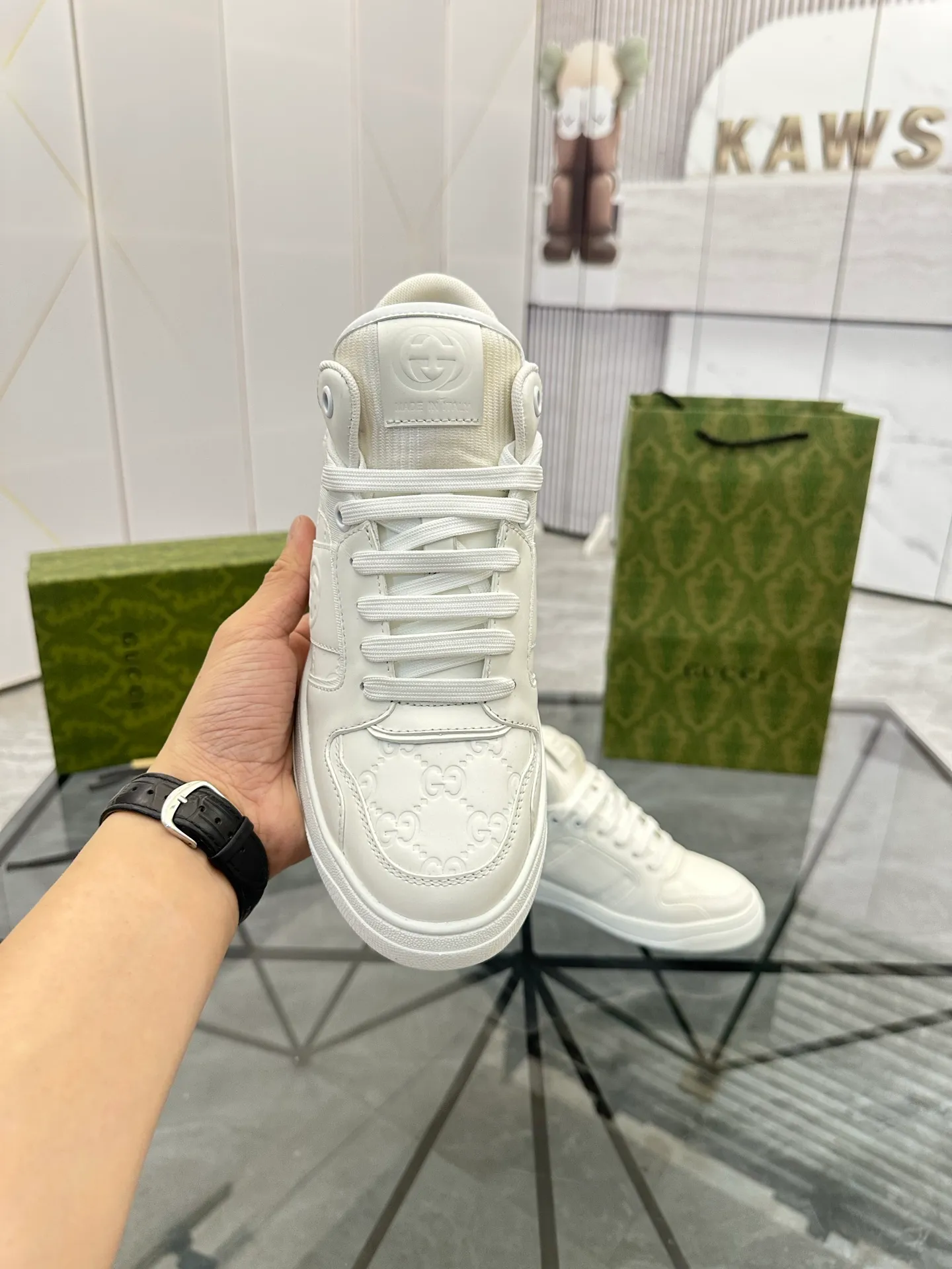 Selling men's shoes 💰: 💰P560¥ Top quality Product trademark: Gucci* "Gucci*" low-top casual shoes Regular size: 38-44 (can be customized to 45.46.) Product material: imported first-layer cowhide leather upper, breathable lining, original outsole. No.: 004